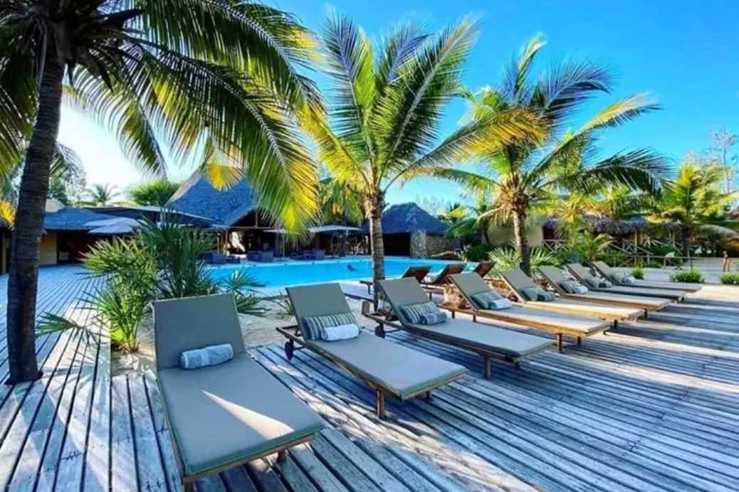 Mada-Pallisandre-Poolside-1